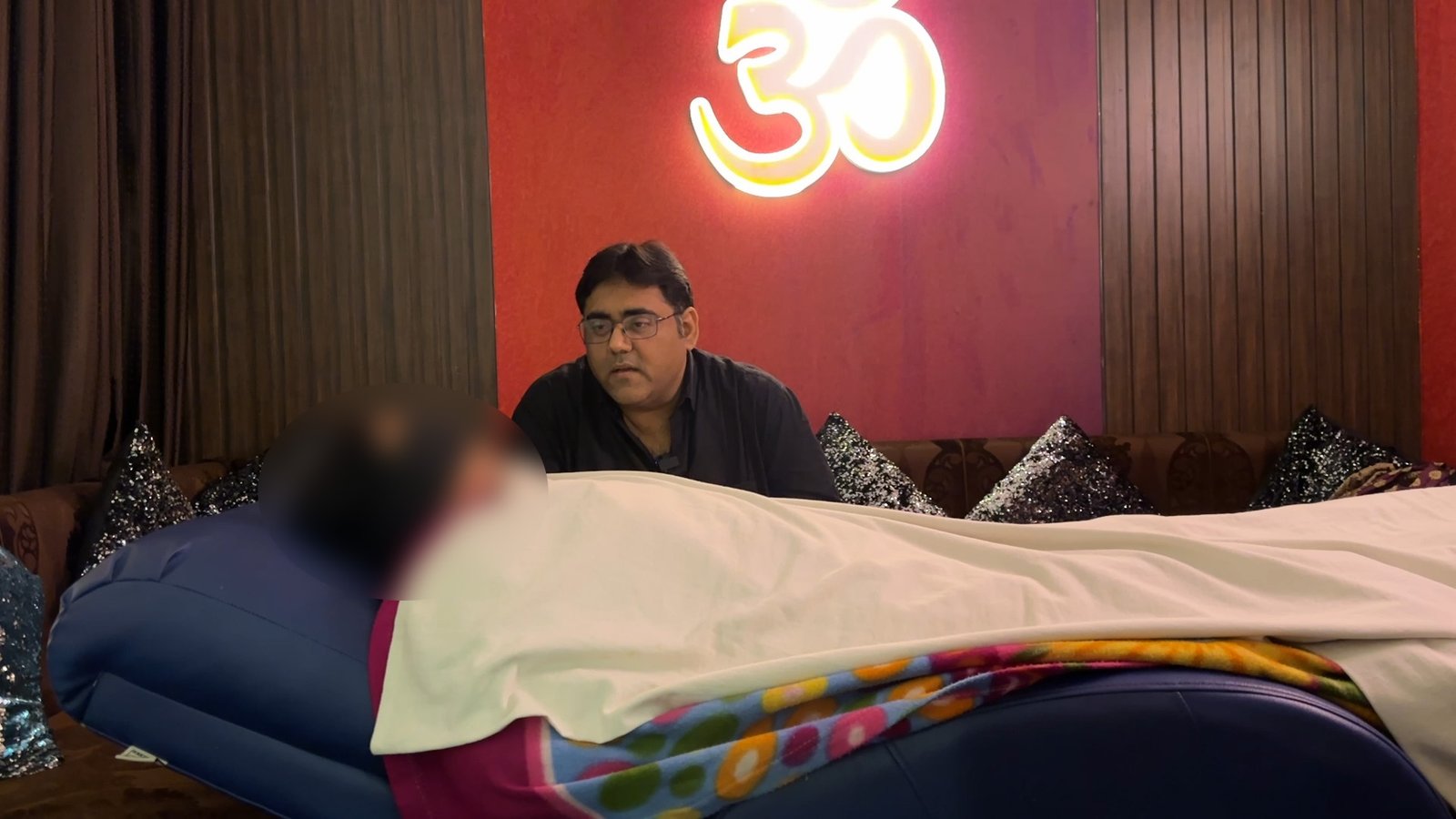 Gurpreet Singh Arora guiding a client through a past life regression session